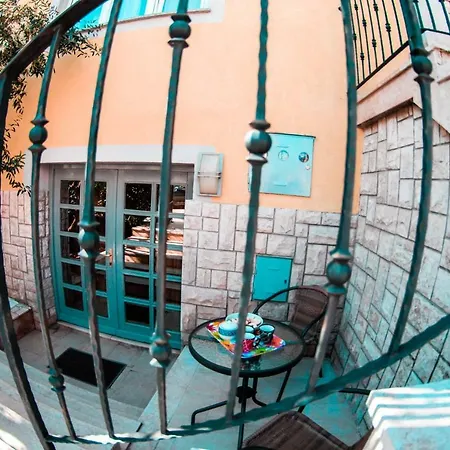Apartment Polias *