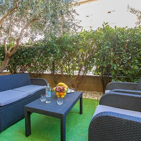 Polias Apartment *