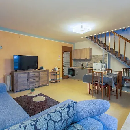 Apartment Polias *