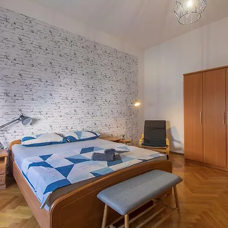 Polias Apartment *