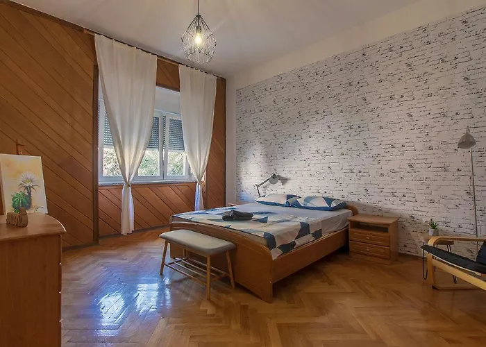 Apartment Polias *